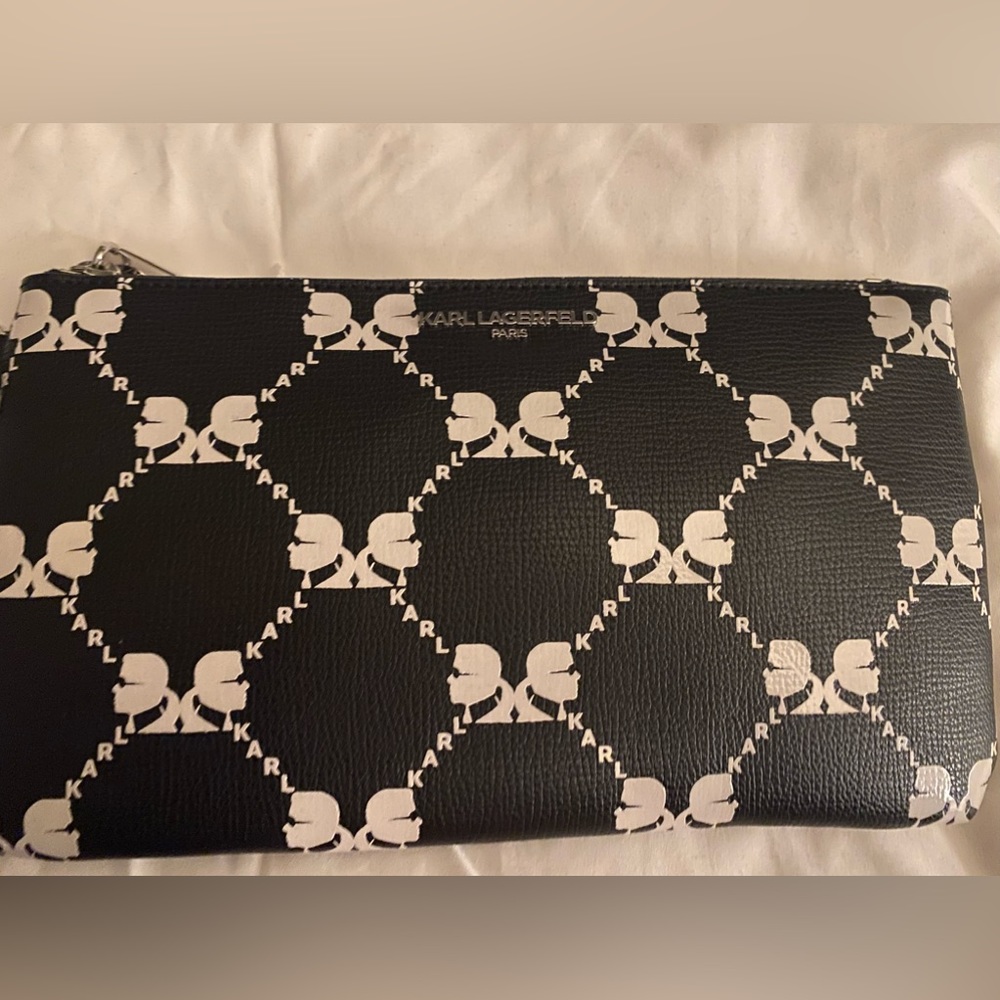NWT Karl Lagerfeld wristlet. Black and white.